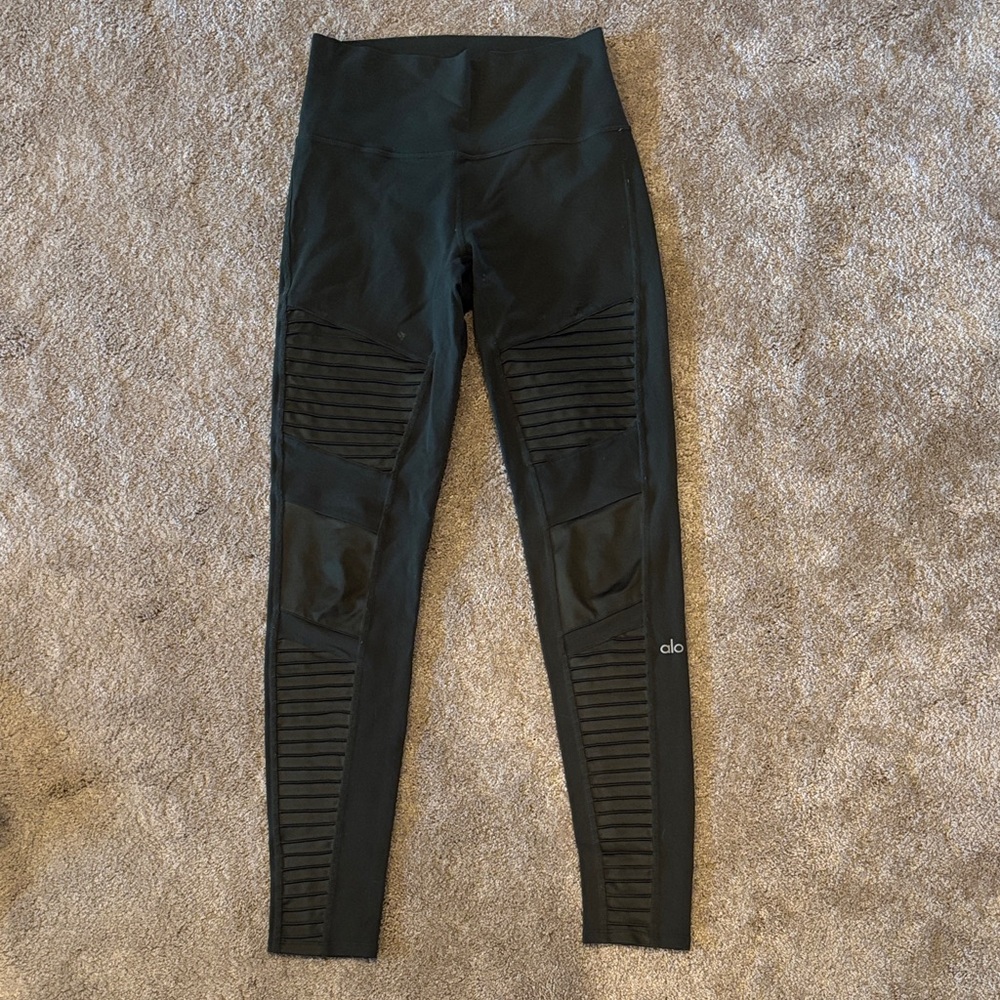 ALO Yoga Dark Leggings with Textured Panels